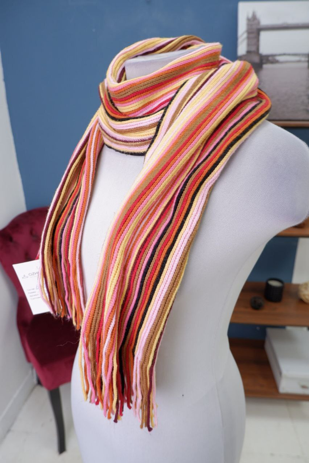 Шарф в яркую полоску