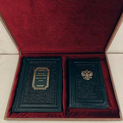 Подарочный набор "Великие полководцы" книга и ежедневник в обложке из натуральной кожи