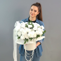 Белоснежная кустовая хризантема Алтай — кружевная и воздушная