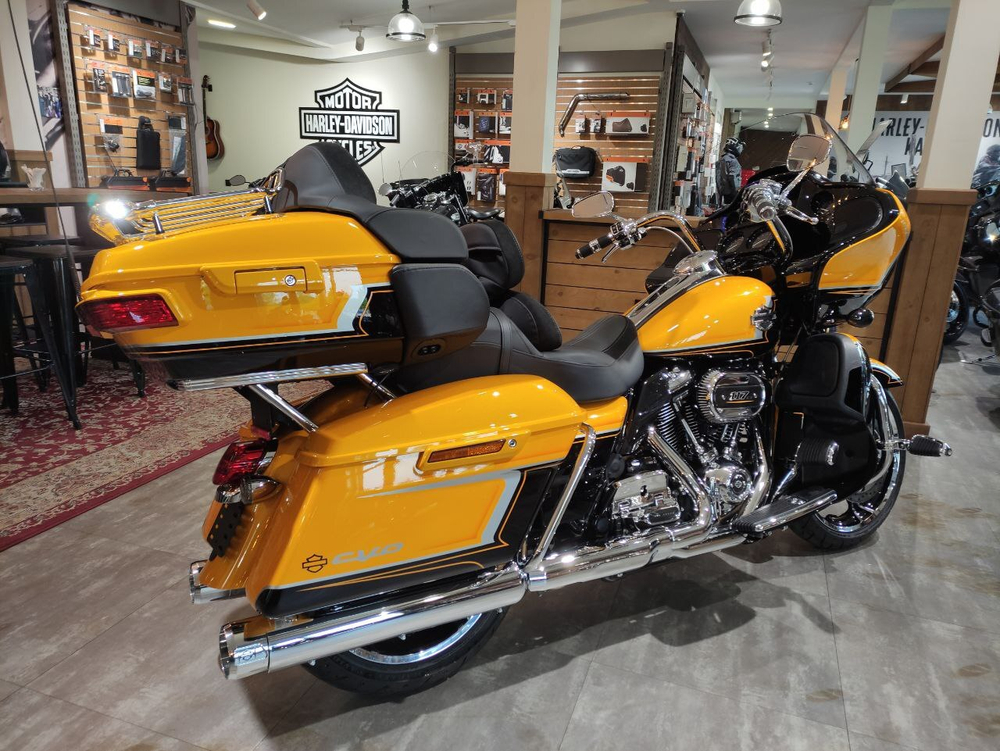 Harley-Davidson CVO Road Glide Limited (Hightail Yellow Pearl)