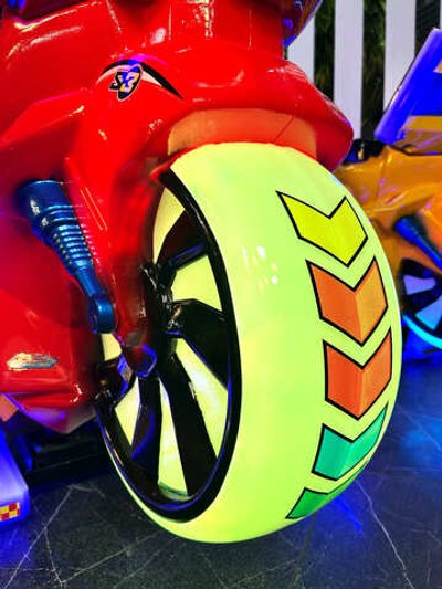 Детский игровой автомат «Безумные мотогонки»