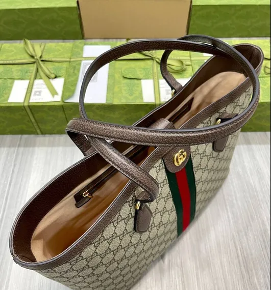 Сумка-тоут Gucci Ophidia GG среднего размера бежевый