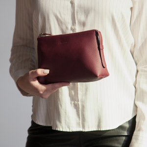 Женская косметичка Comete Easy из натуральной кожи теленка, бордового цвета