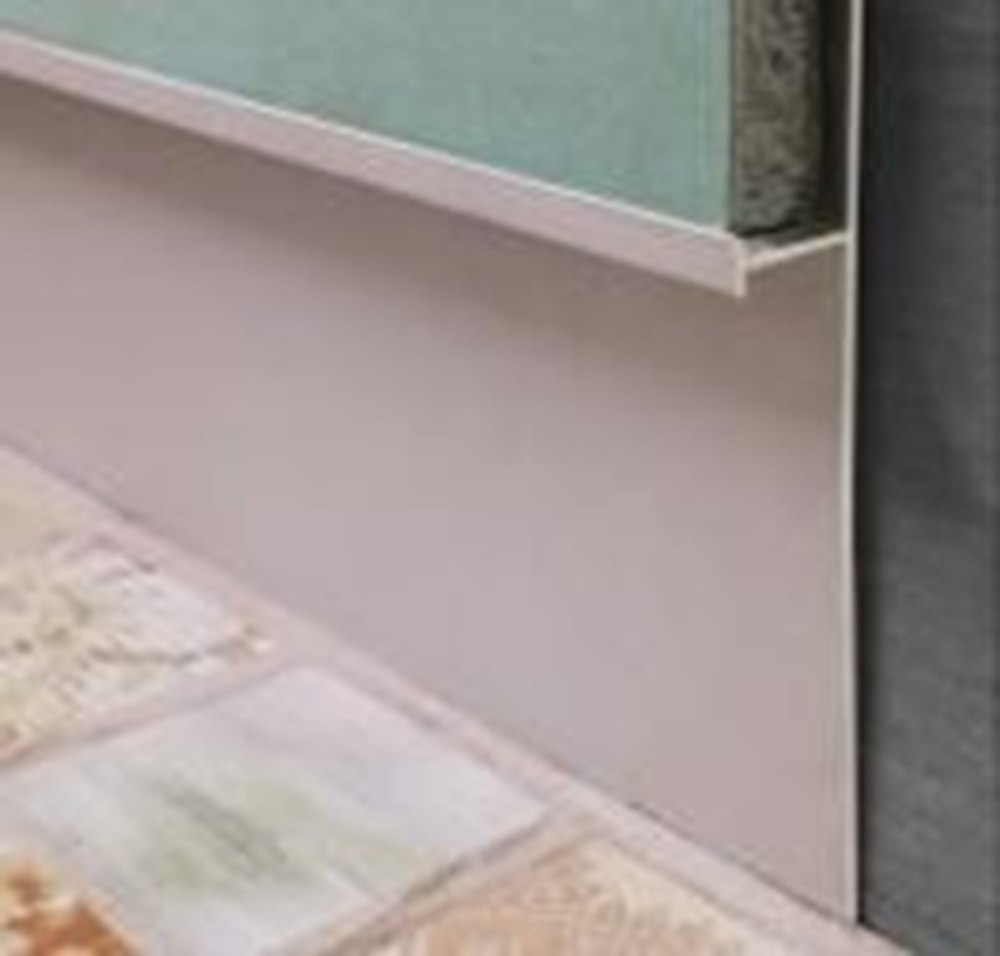 Алюминиевый плинтус для оштукатуренных стен и панелей из гипсокартона