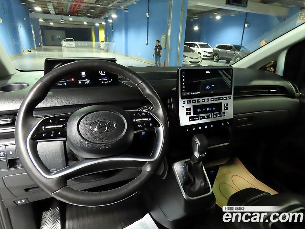 Hyundai Staria Cargo 3-х местный (11.2022)