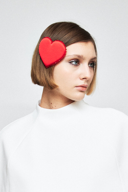 Заколка-сердце красное с декором