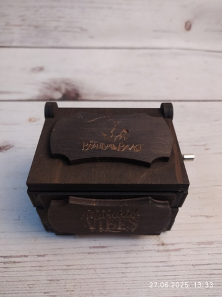 Музыкальная деревянная шкатулка-шарманка Beauty and the Beast с мелодией тема из мультфильма Красавица и Чудовище