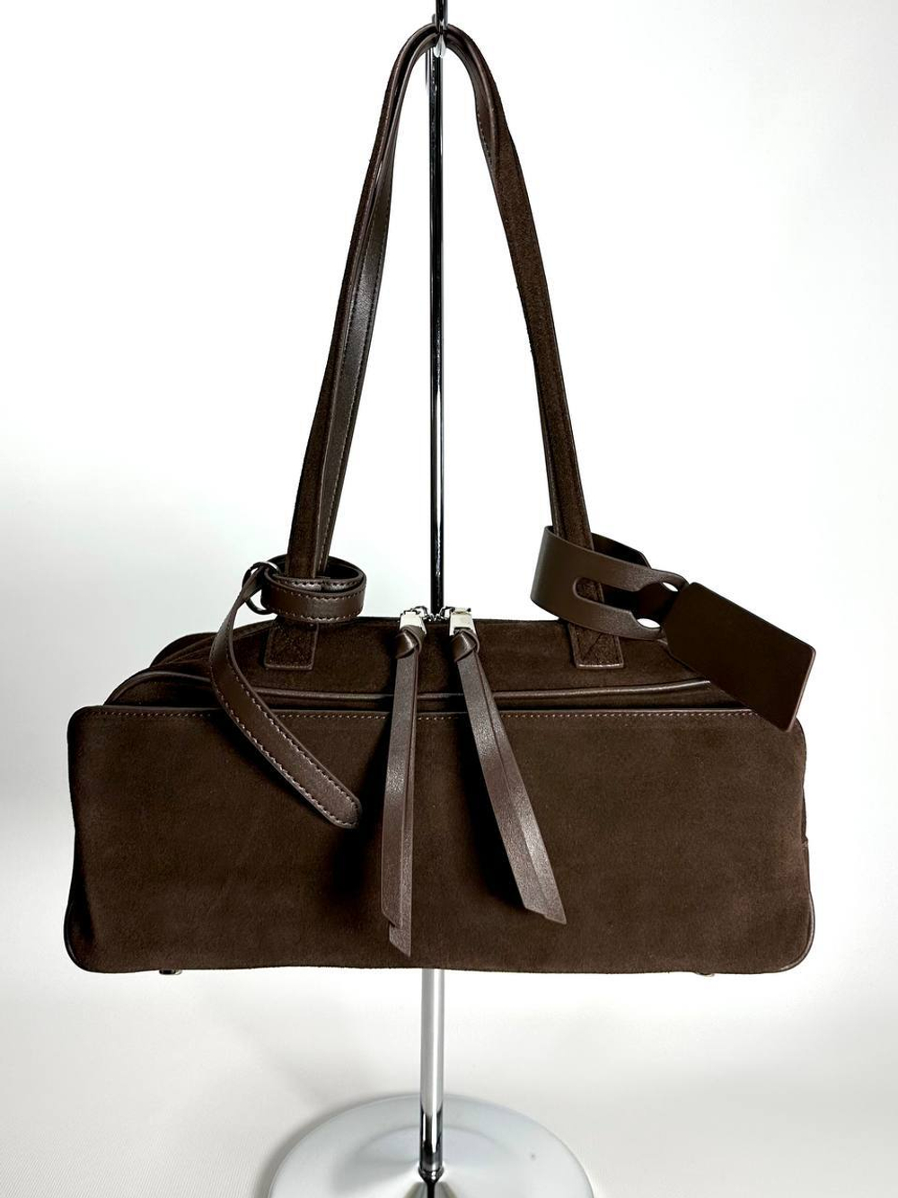 Женская замшевая сумка-багет коричневого цвета