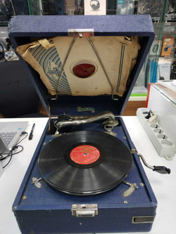 Патефон "Дружба". Ленинградский патефонный завод