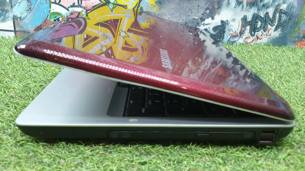 Ноутбук Samsung i5/8 Gb/310M/  NP-R530 [np-r530-jt02ru]/ Windows 7