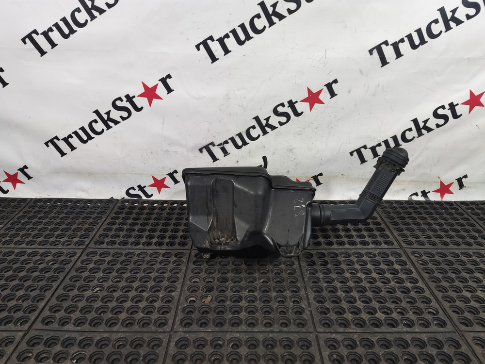 Бачок омывателя лобового стекла 2020г