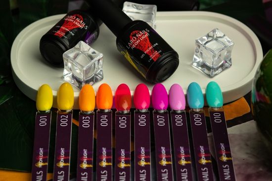 Гель-лак Laro Nails Neon Light гель-лак 05 12ml.