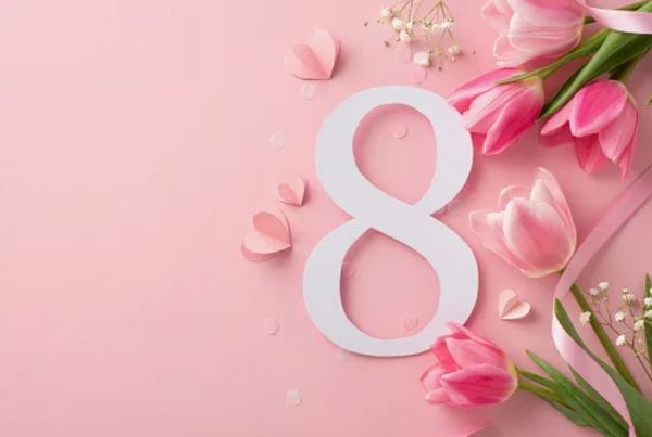 С 8 Марта, автоледи Петербурга: пусть дороги будут свободными, а поездки — легкими