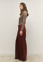 Брюки на поясе широкие