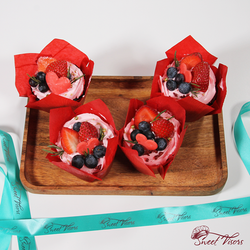 Домашние Капкейки на заказ 8 марта кондитерская Sweet Visors Сладкие Козырьки. Кондитер Светлана Дегтерева. Десерты ручной работы на заказ в СПБ. Мы создаем сладкие истории на любой вкус