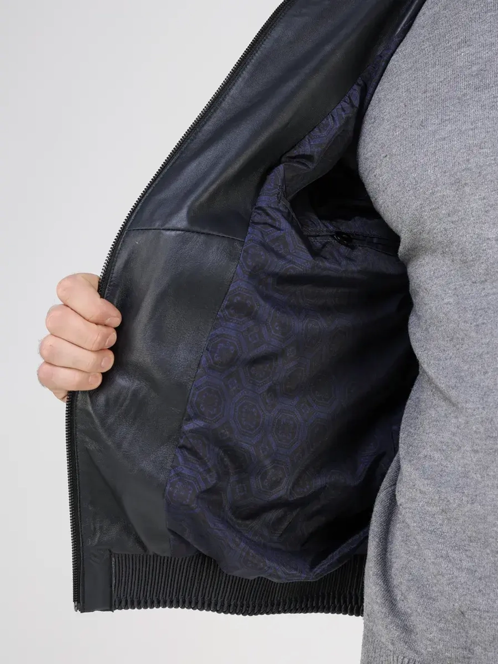 Куртка кожаная натуральная с капюшоном