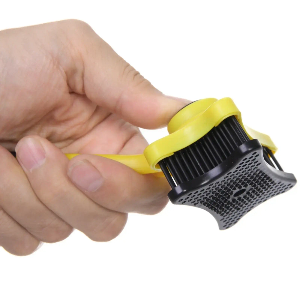 Расческа - пуходерка самоочищающаяся для собак и кошек «Пушок», цвет желтый, 13см (блистер)✦