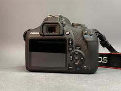 Canon 2000D Kit 18-55mm 3.5-5.6 IS II 4.700 кадров