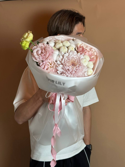 Букет "Лили", Эустома, роза, Хризантема, дубки, пуговки