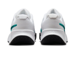 Мужские кроссовки теннисные Nike Zoom GP Challenge Pro - white/black radiant/emerald