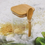 Банка для продуктов стеклянная 550мл «Хай-Тек» с бамбуковой крышкой и ложкой, квадратная 8*12см