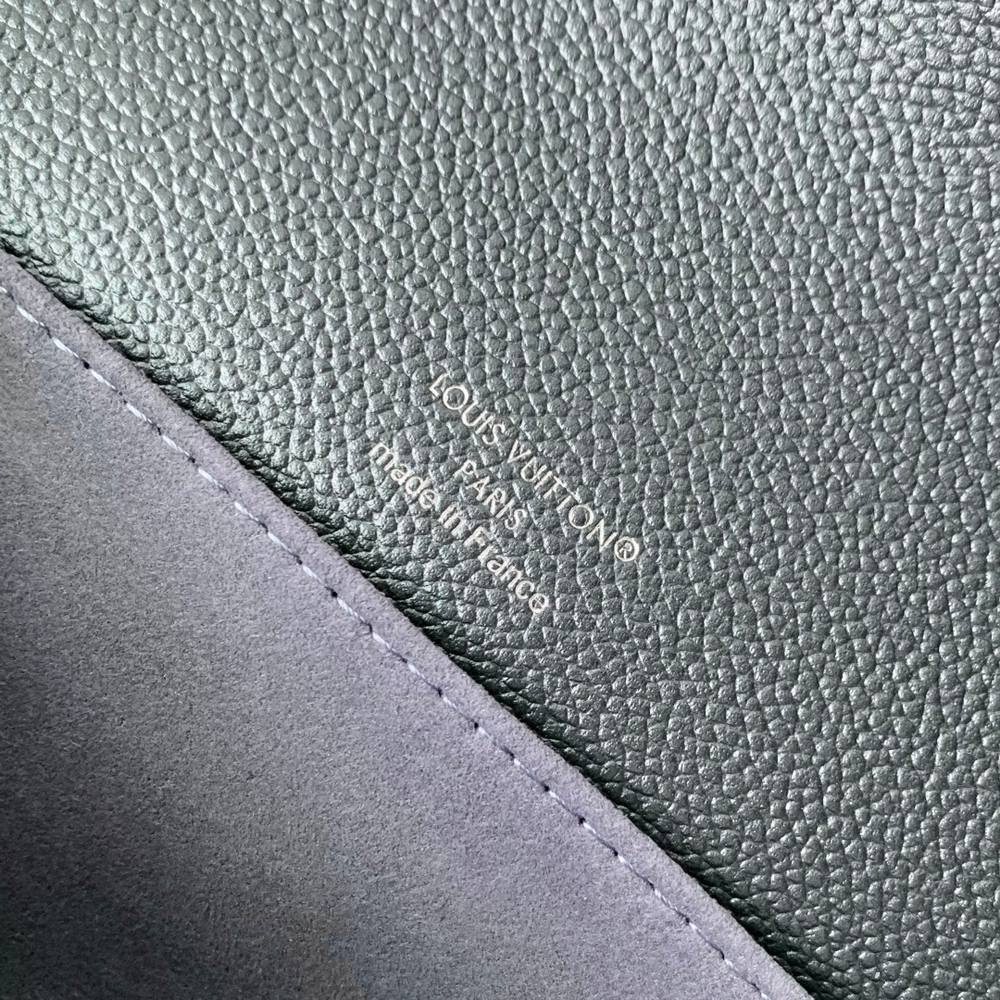 Louis Vuitton Pochette Metis East West