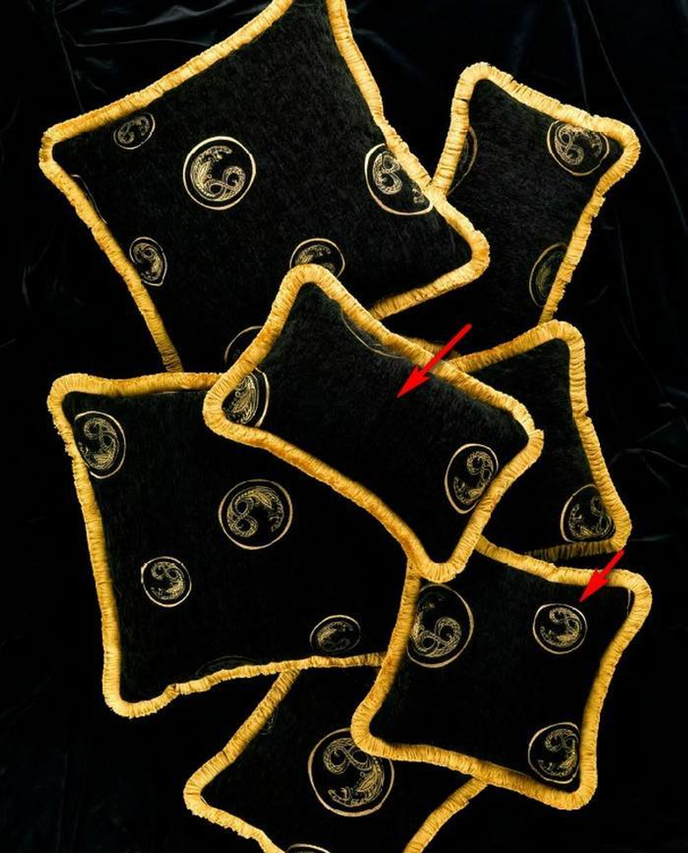 Подушка декоративная 30х50 Roberto Cavalli Snakes Oro черная Италия детально