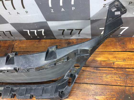 Кронштейн решетки радиатора Peugeot 3008 2 16-20 Б/У Оригинал 9814278877