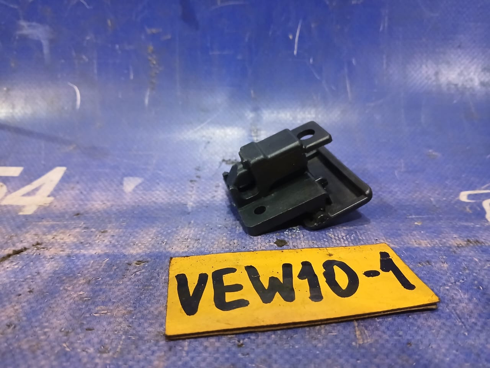 Бардачок пассажирский NISSAN AVENIR 1997