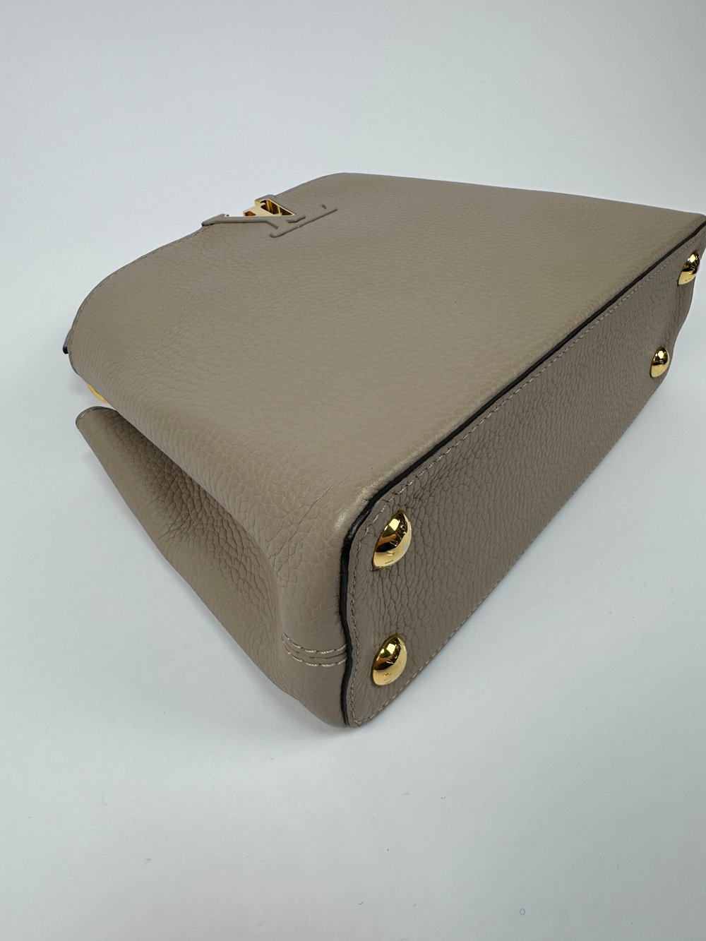 Сумка Louis Vuitton Capucines BB