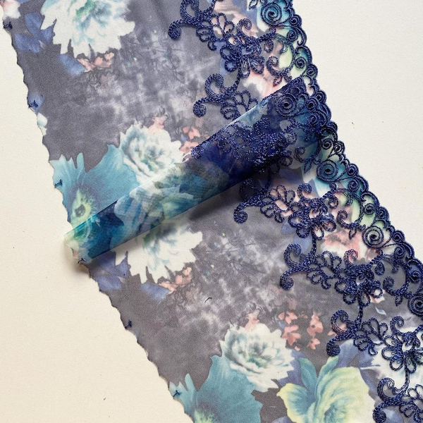 Вышивка на сетке синяя к520