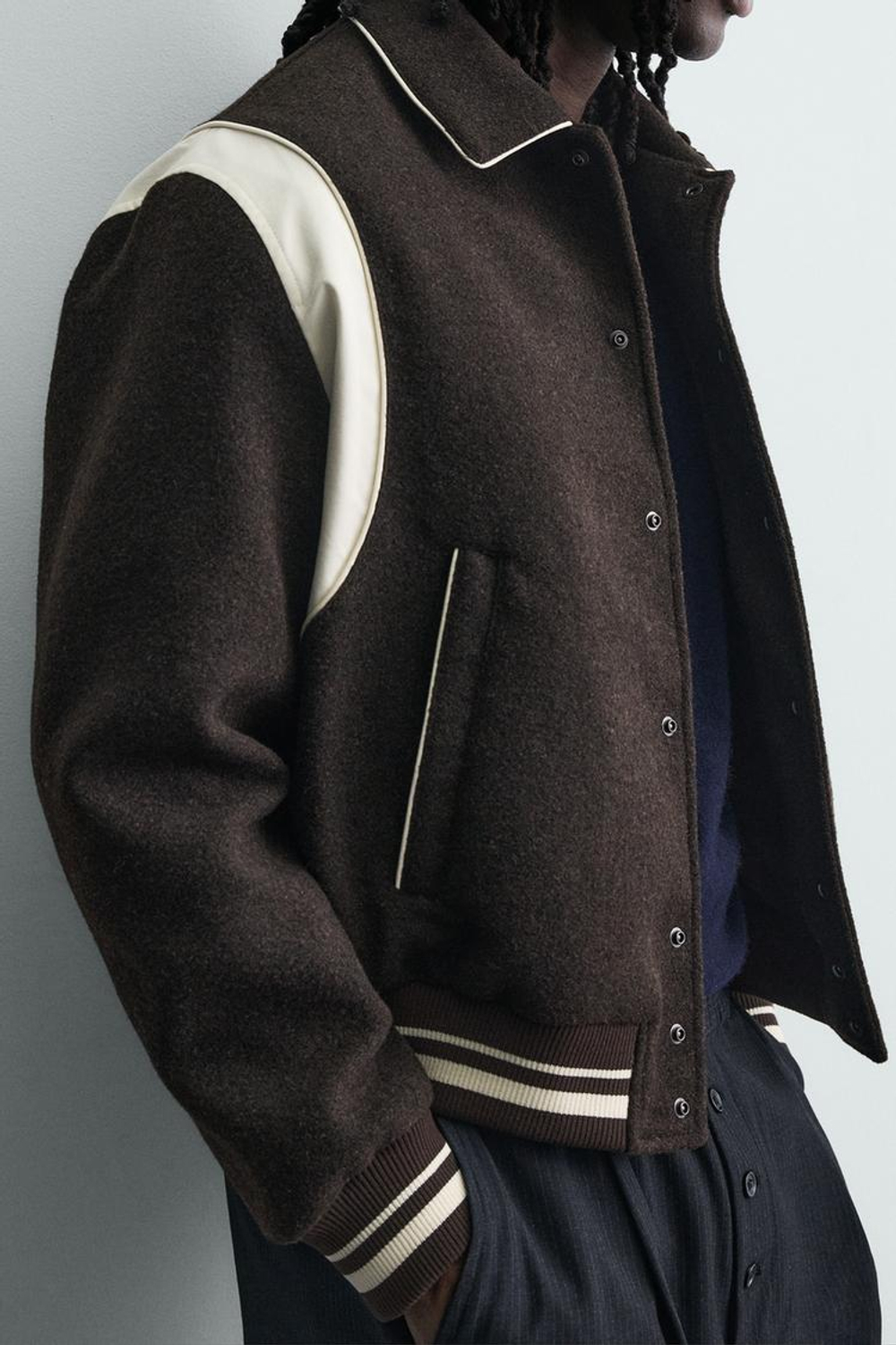 ZARA БОМБЕР С КОНТРАСТНЫМИ ЭЛЕМЕНТАМИ, КОРИЧНЕВЫЙ