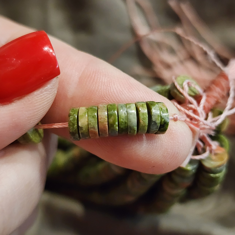 Унакит природный, "яшма" бусины диски, шайбы, рондель 6.5мм