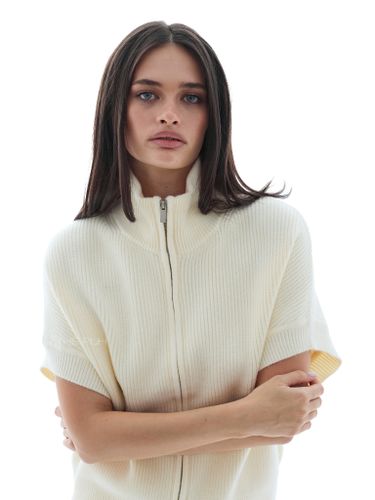 Молочный трикотажный костюм с жилетом