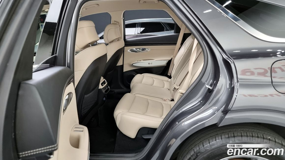 Genesis GV70 2.5T Бензин 2WD (06.2021)