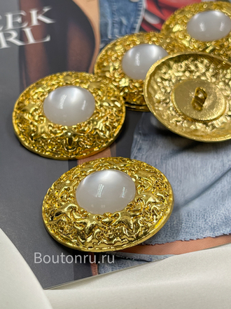 Пуговицы Скиапар. ажурные золотистые с белым камнем луна