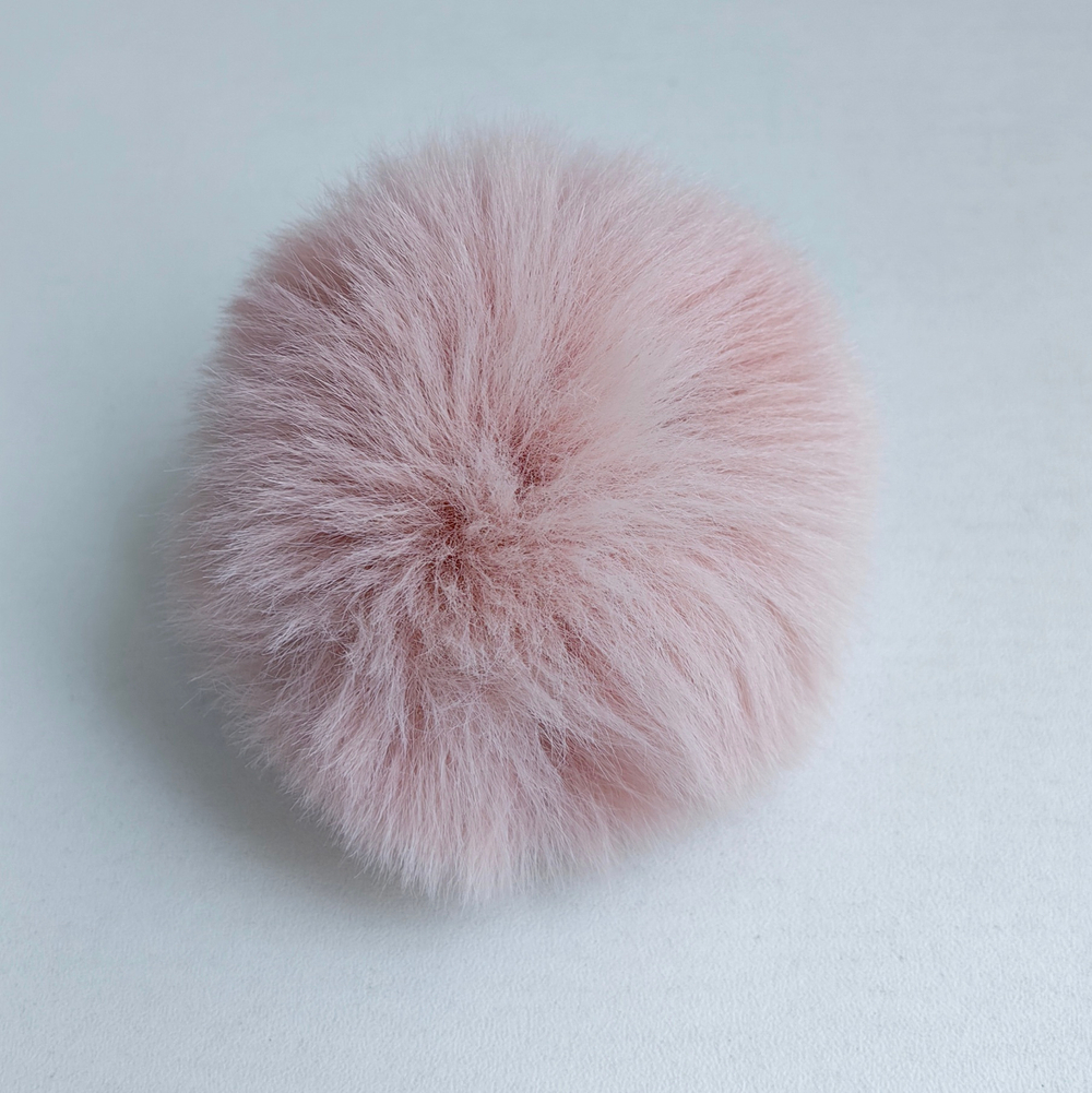 Помпон из искусственного меха "Пудровый" d=7 см