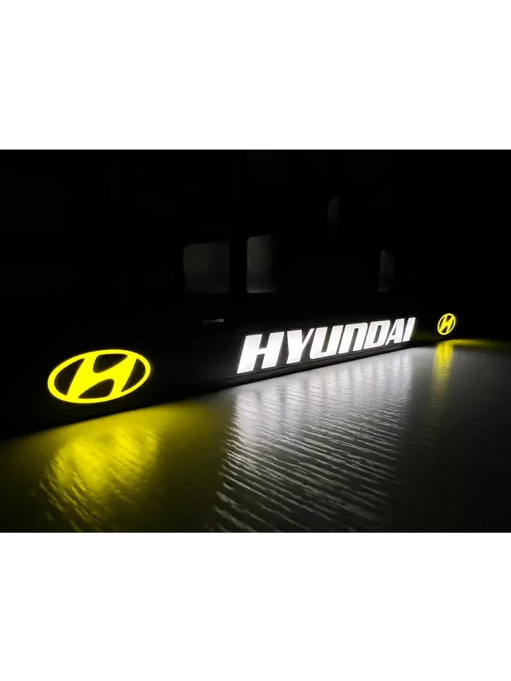 Рамка с подсветкой надписи. YLOGO Hyundai.