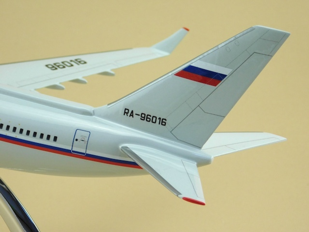 Модель самолета Ил-96-300ПУ (М1:144, СЛО Россия)