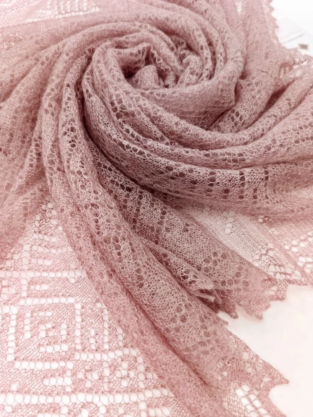 Оренбургский пуховый платок-паутинка А120-06 магнолия