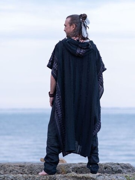 Накидка-пончо с капюшоном Tribal (черная)