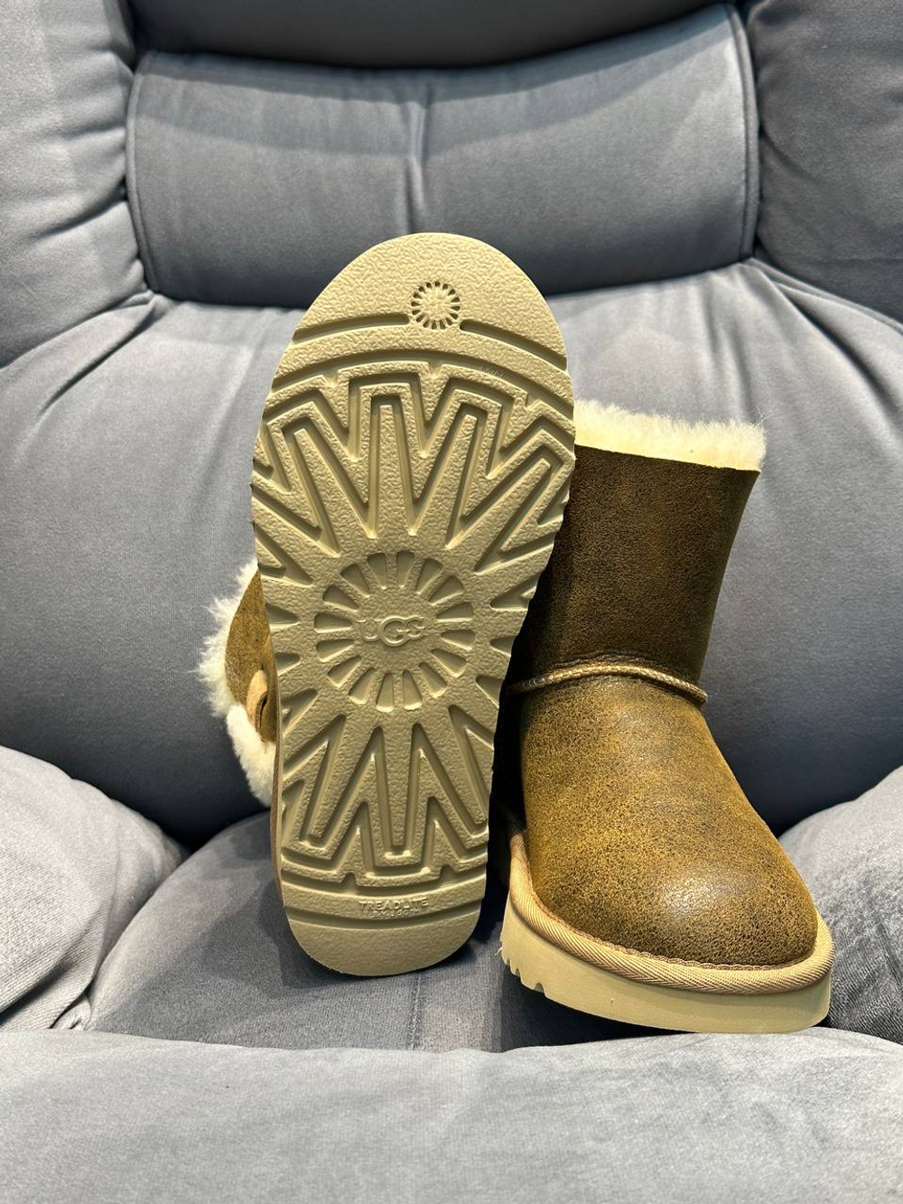 UGG