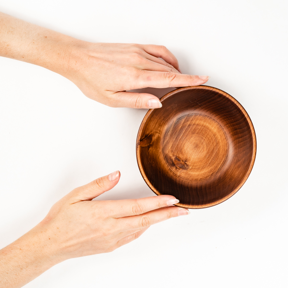 Деревянная глубокая тарелка из сибирского кедра 14см.T189