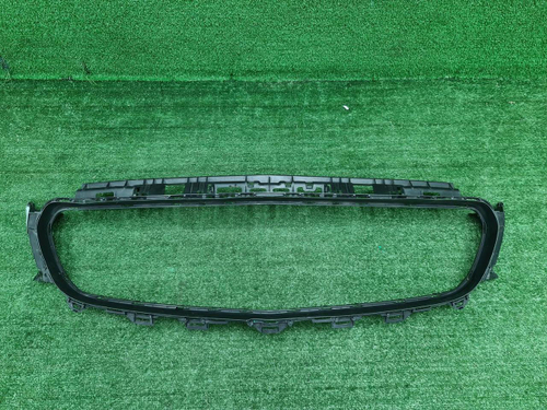 Кронштейн решетки радиатора Mercedes E C238 16-21