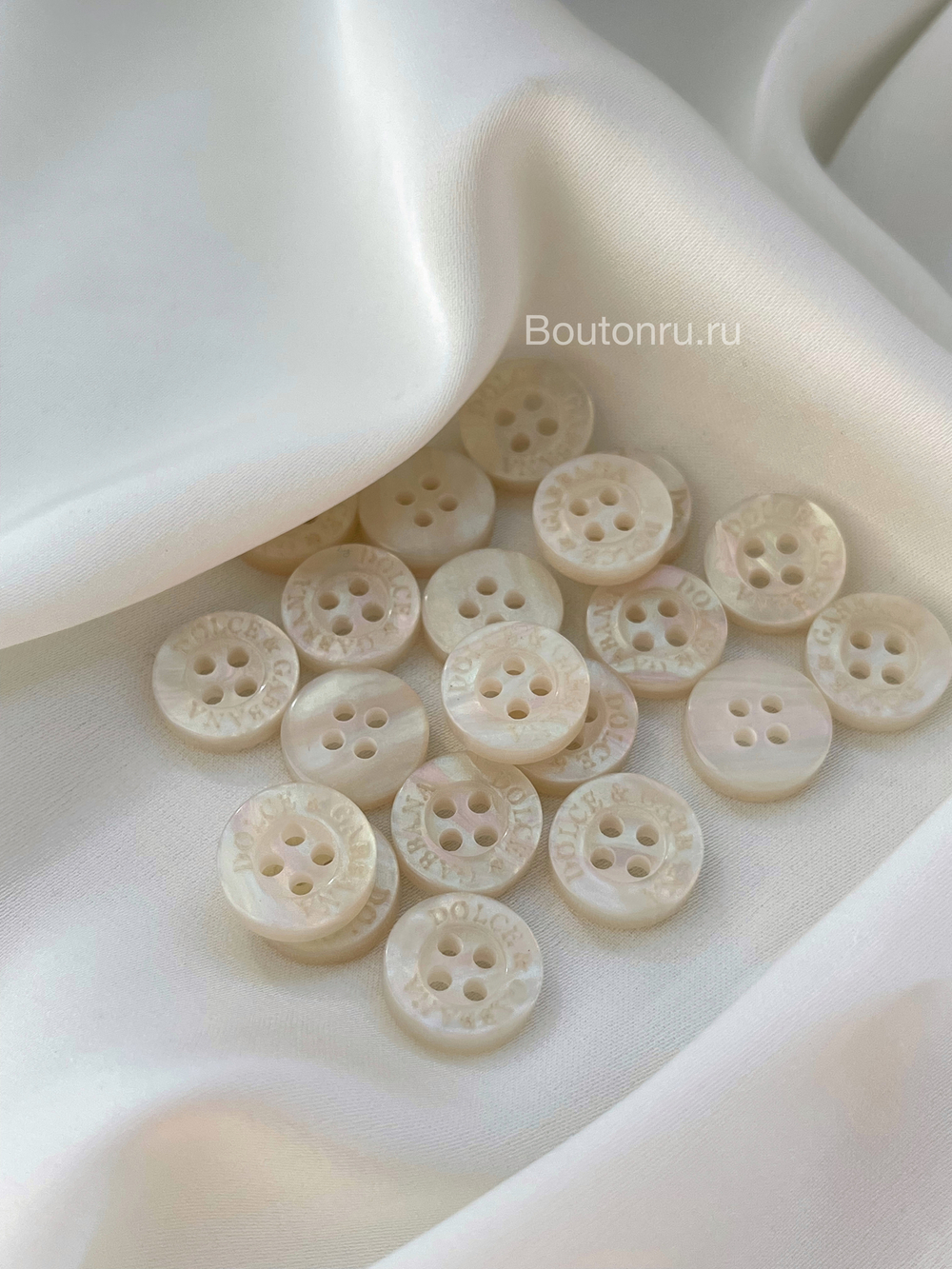 Пуговицы ДГ белый перламутр с оттенками-переливами 11 мм