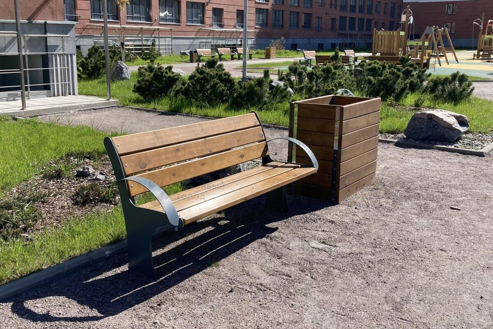 Скамья парковая на металлическом основании со спинкой тип-1