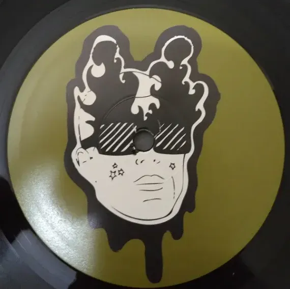 Arctic Monkeys - Favourite Worst Nightmare