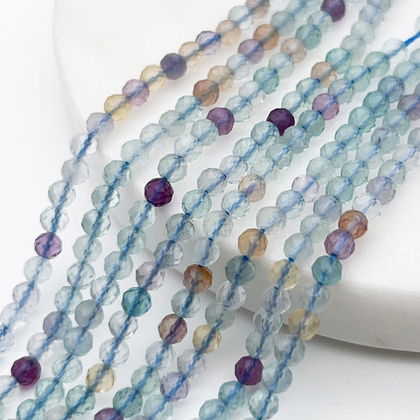 Флюорит граненый бусины, диаметр около 3,3-3,5 мм, цена за отрезок 19 см (1/2 нити)