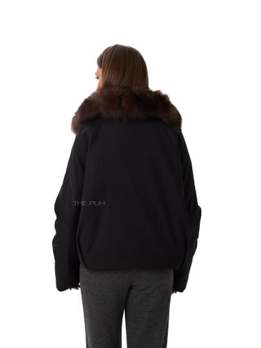 Короткая черная парка с песцовым воротником