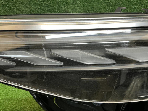 Битая Фара левая Audi Q6 (2022-н.в.) LED
